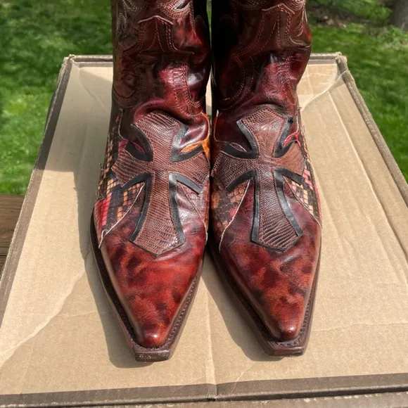 NIB NWOT Stetson Handcrafted Cowboy Boots, Wing &amp; Cross Overlay-Leather &amp; Python