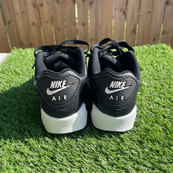 Nike Air Max 90 (GS) Size 4Y Black/White