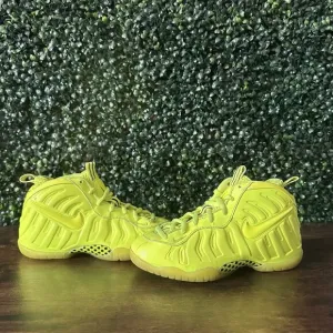 Nike Foamposite Pro Volt Lime Green Neon 843755-702 Youth Size 2 Shoes