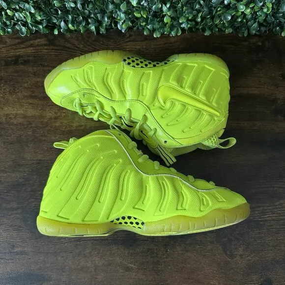 Nike Foamposite Pro Volt Lime Green Neon 843755-702 Youth Size 2 Shoes