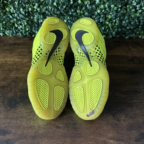 Nike Foamposite Pro Volt Lime Green Neon 843755-702 Youth Size 2 Shoes