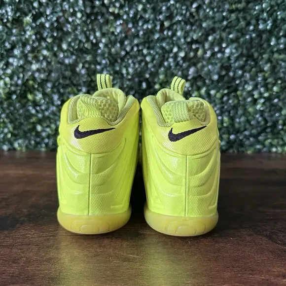 Nike Foamposite Pro Volt Lime Green Neon 843755-702 Youth Size 2 Shoes