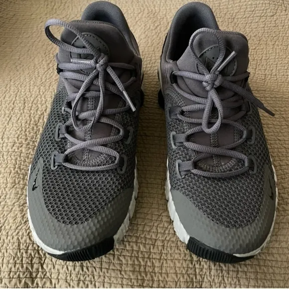 Nike Men's Free Metcon 4 Gray Black And White Athletic Shoes Size 9.5