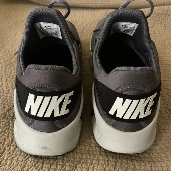 Nike Men's Free Metcon 4 Gray Black And White Athletic Shoes Size 9.5