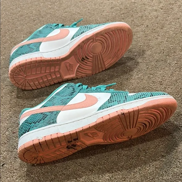 Nike Mens Teal and White Dunk Sneakers