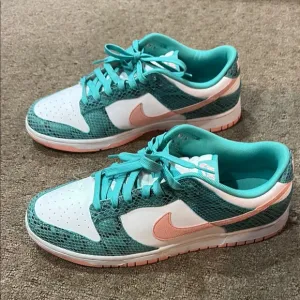Nike Mens Teal and White Dunk Sneakers