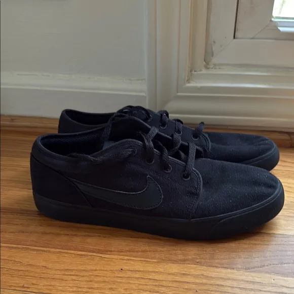Nike Toki Low Triple Black Canvas Men Casual Sneaker Shoe