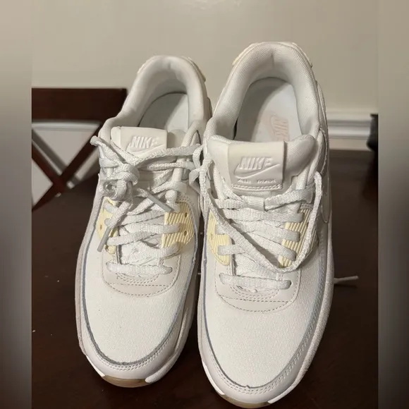 Nike Women's Air Max White and Cream Sneakers Size 8.5
