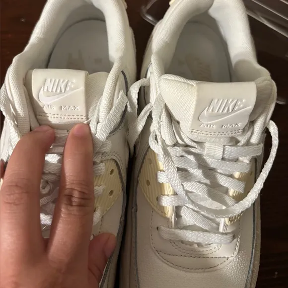 Nike Women's Air Max White and Cream Sneakers Size 8.5