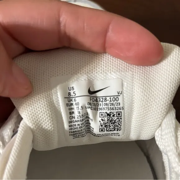 Nike Women's Air Max White and Cream Sneakers Size 8.5