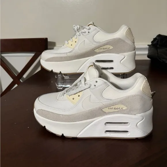 Nike Women's Air Max White and Cream Sneakers Size 8.5