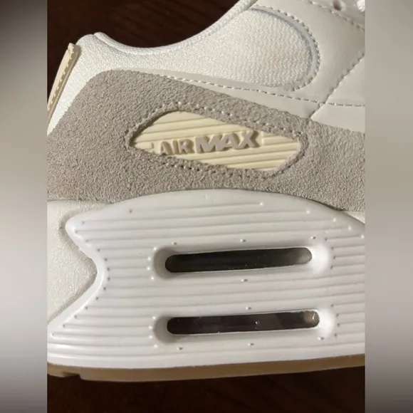 Nike Women's Air Max White and Cream Sneakers Size 8.5