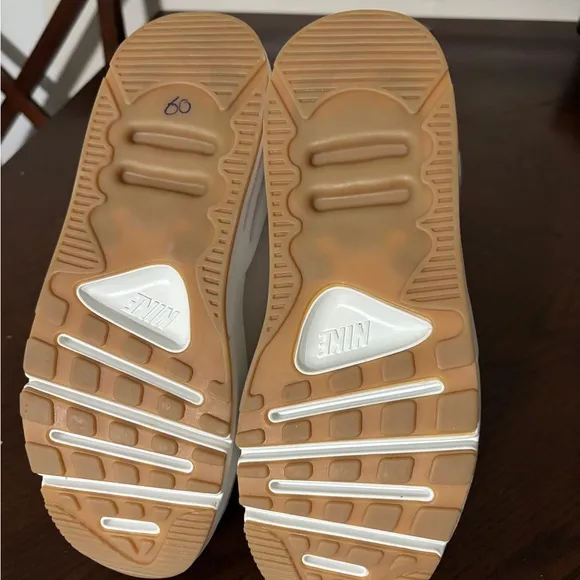 Nike Women's Air Max White and Cream Sneakers Size 8.5