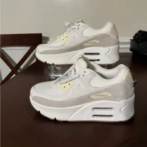 Nike Women's Air Max White and Cream Sneakers Size 8.5