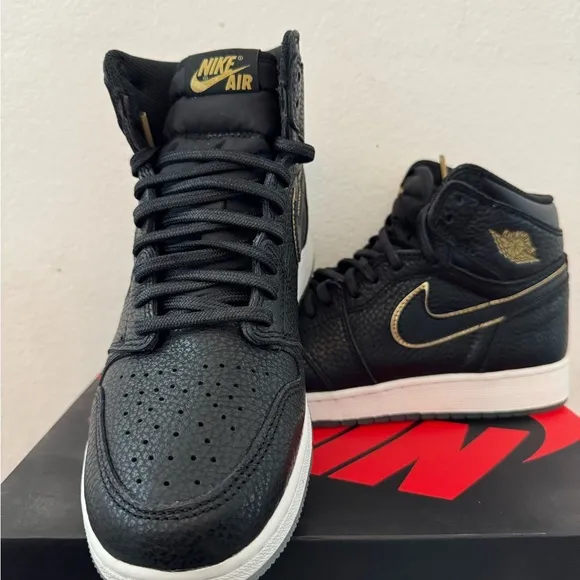 Nike youth size 7 - Black and Gold Jordan 1 - LA all star game