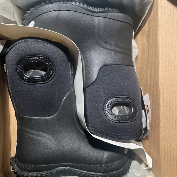 NOBLE OUTFITTERS • Mud Boots