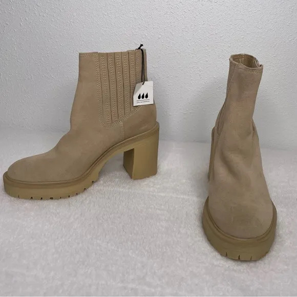 NWOB Dolce Vita Caster H2O Waterproof Booties in Dune Suede size 8.5