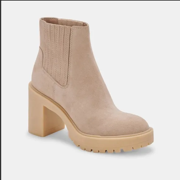 NWOB Dolce Vita Caster H2O Waterproof Booties in Dune Suede size 8.5
