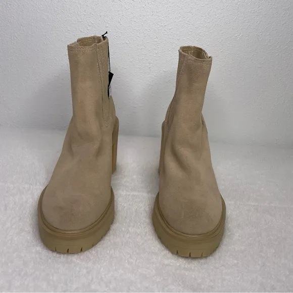 NWOB Dolce Vita Caster H2O Waterproof Booties in Dune Suede size 8.5