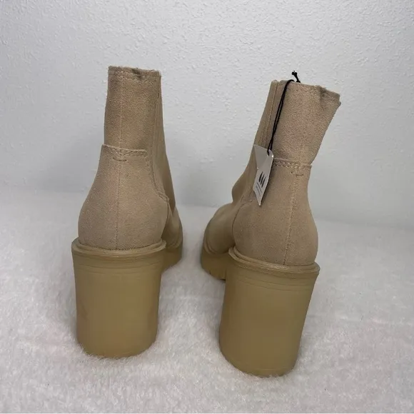 NWOB Dolce Vita Caster H2O Waterproof Booties in Dune Suede size 8.5