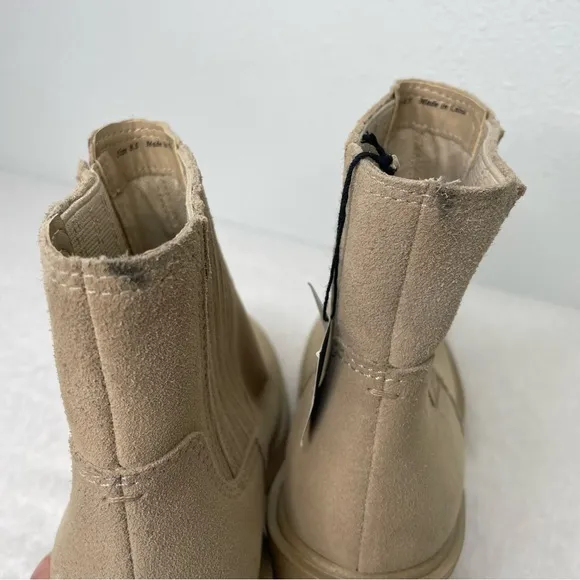 NWOB Dolce Vita Caster H2O Waterproof Booties in Dune Suede size 8.5