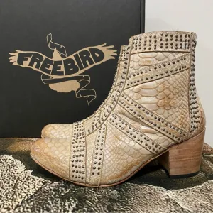 NWOB Freebird Taupe Nelle Boots Size 9