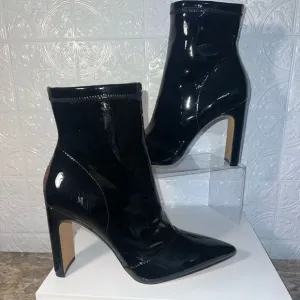 NWOB Jessica Simpson Patent Leather Ankle Boots