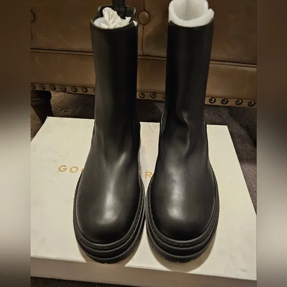 NWOT good american leather chelsea boots