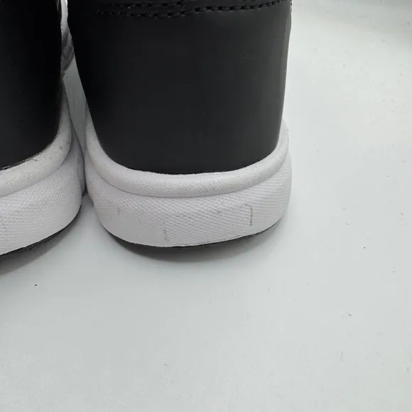NWOT Toddler 6 Boys Black and Orange Dinosaur Winter Snow Boots w Velcro Closure