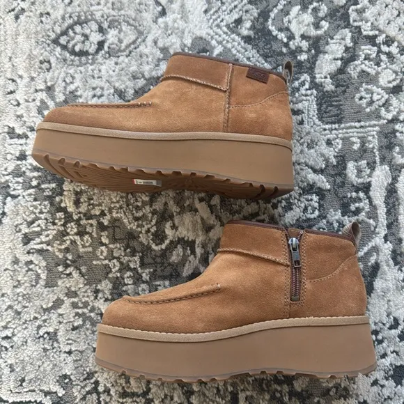NWT chestnut Ugg cityfunc Ultra mini bootie size 8