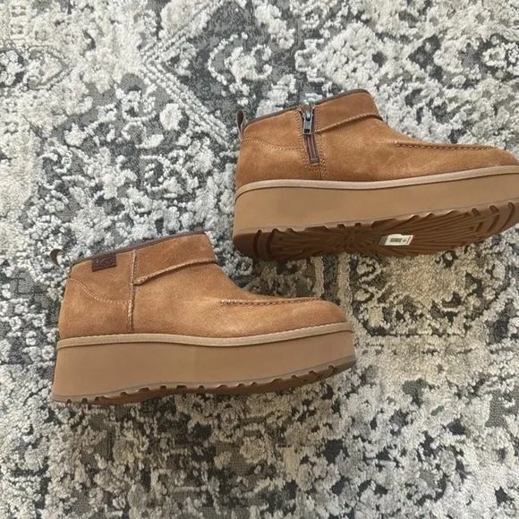 NWT chestnut Ugg cityfunc Ultra mini bootie size 8