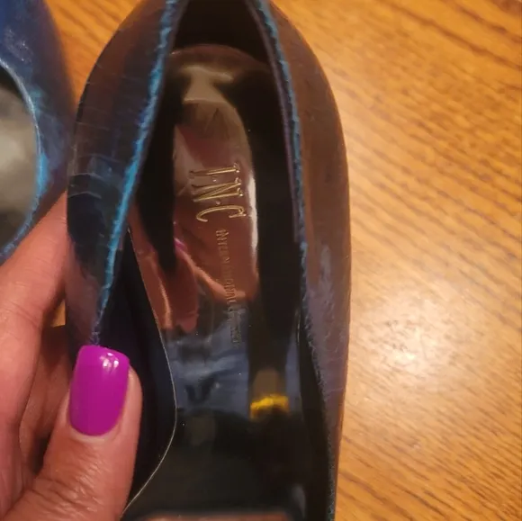 NWT INC Blue Green Genuine Cracked Leather Heels Shoes Stilletos Size 8