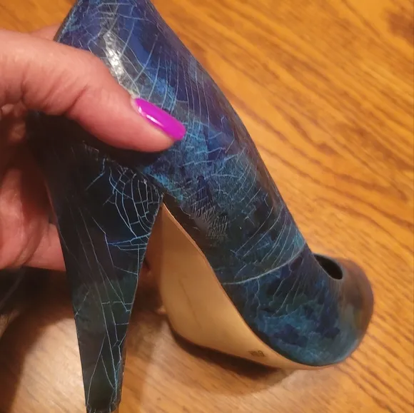 NWT INC Blue Green Genuine Cracked Leather Heels Shoes Stilletos Size 8