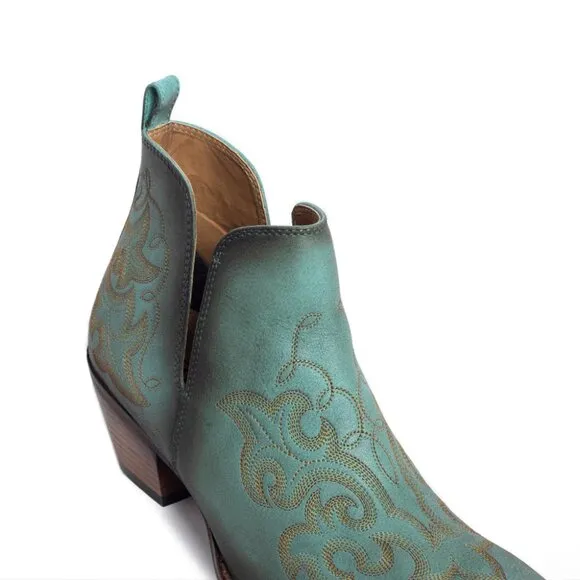 NWT Leather Western Embroidered Booties Boots