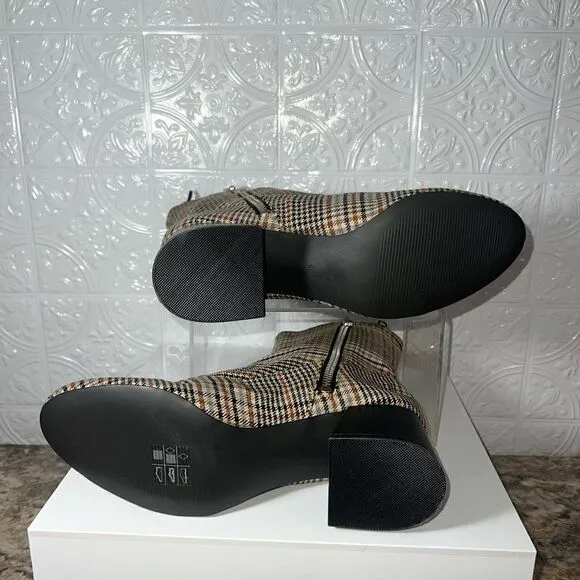 NWT Monki Houndstooth Boots