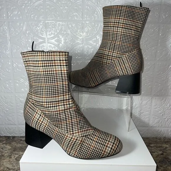 NWT Monki Houndstooth Boots