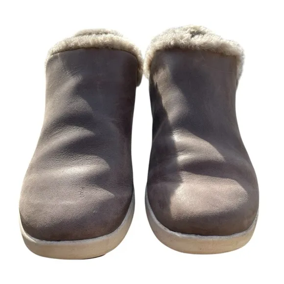 OluKai Malua Hulu Warm Taupe Off White Winter Shearling Lined Slip On Boots 7.5