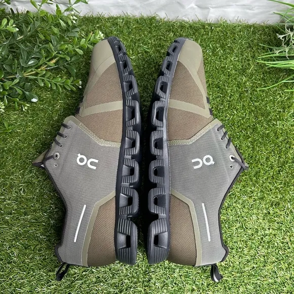 On Cloud 5 Waterproof Shoes in Olive | Black - Men size 11 new