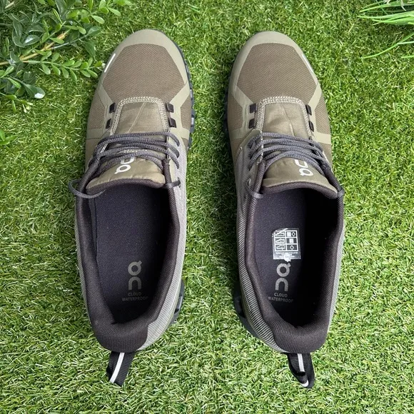 On Cloud 5 Waterproof Shoes in Olive | Black - Men size 11 new