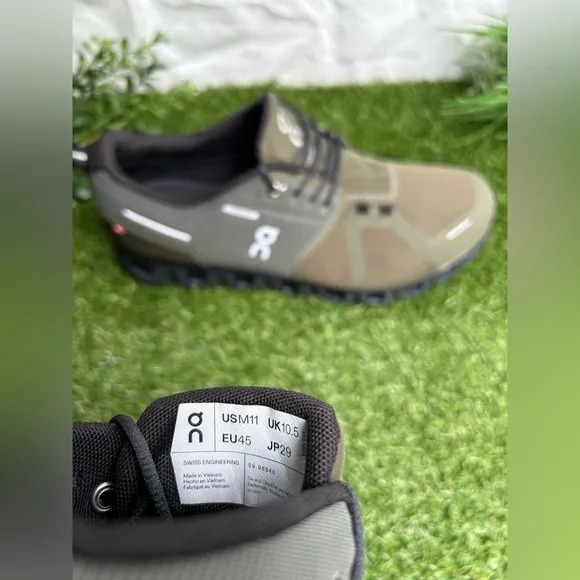On Cloud 5 Waterproof Shoes in Olive | Black - Men size 11 new