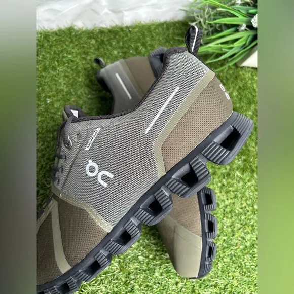 On Cloud 5 Waterproof Shoes in Olive | Black - Men size 11 new