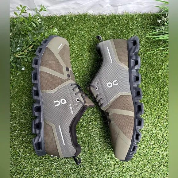 On Cloud 5 Waterproof Shoes in Olive | Black - Men size 11 new