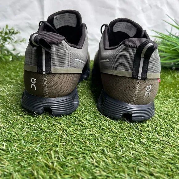 On Cloud 5 Waterproof Shoes in Olive | Black - Men size 11 new