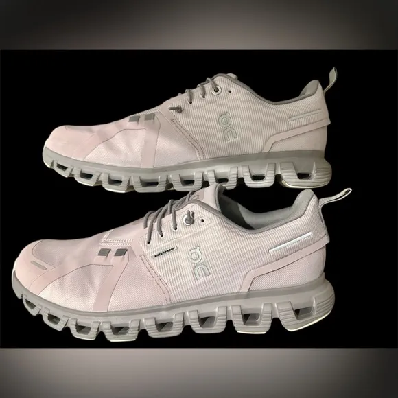 On Cloud 6 Women’s Running Shoes - Size 9 - Mauve Waterproof - LIKE NEW