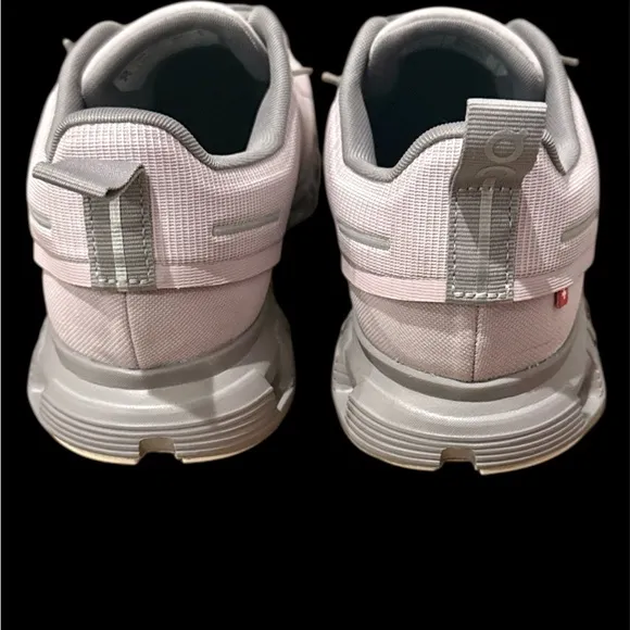 On Cloud 6 Women’s Running Shoes - Size 9 - Mauve Waterproof - LIKE NEW