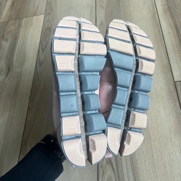 ON Cloud Waterproof Low-Top Running Sneakers