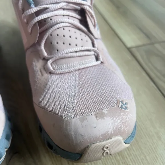 ON Cloud Waterproof Low-Top Running Sneakers