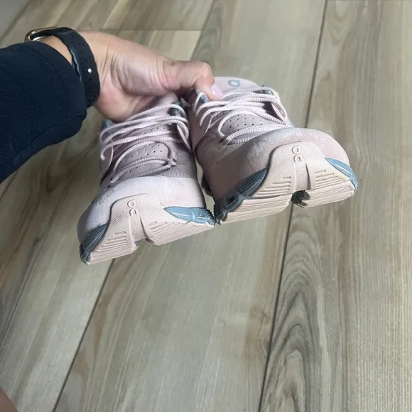ON Cloud Waterproof Low-Top Running Sneakers