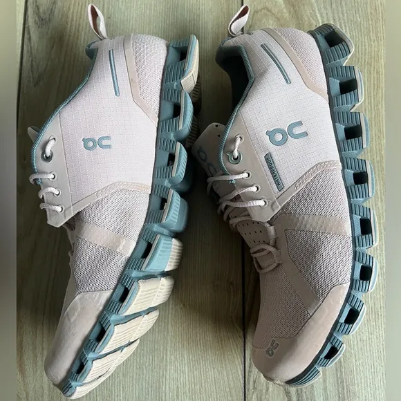 ON Cloud Waterproof Low-Top Running Sneakers