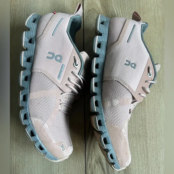 ON Cloud Waterproof Low-Top Running Sneakers